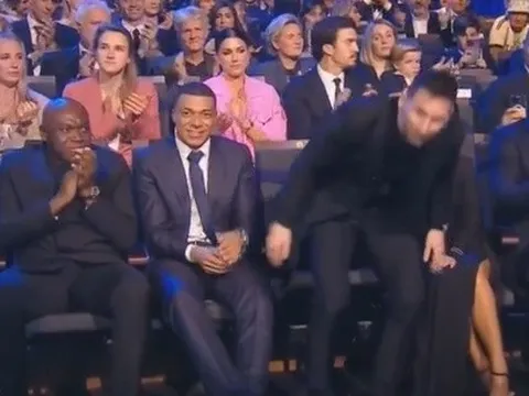 Phản ứng của Mbappe khi Messi giành giải The Best