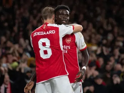 Phản ứng của Saka khi Odegaard ký hợp đồng mới