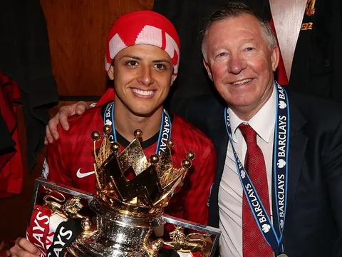 Phản ứng của Sir Alex trước thông tin Chicharito có bến đỗ mới