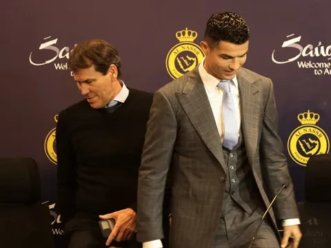 Phản ứng gây tranh cãi của Ronaldo khi Al Nassr sa thải HLV