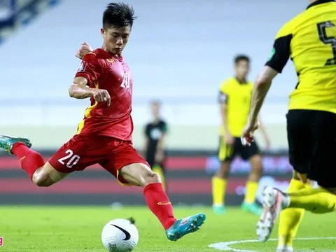 Mũi tên của thầy Park báo tin vui cho HLV Troussier; Huỳnh Như vỡ òa khi "thông nòng"