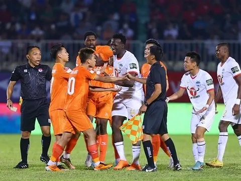Phan Văn Đức xô xát với Lê Văn Sơn