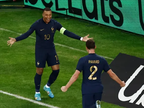 Pavard lập cú đúp, Pháp hủy diệt Scotland
