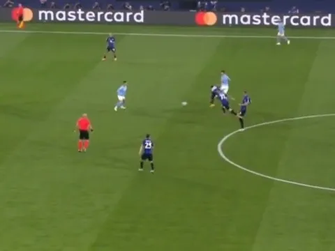 Phát kiến kinh điển của Pep gây choáng cho cả châu Âu