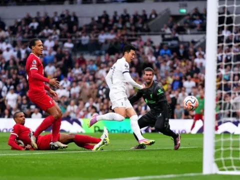 Phiên bản sát thủ của Ronaldo được tái hiện ở Premier League