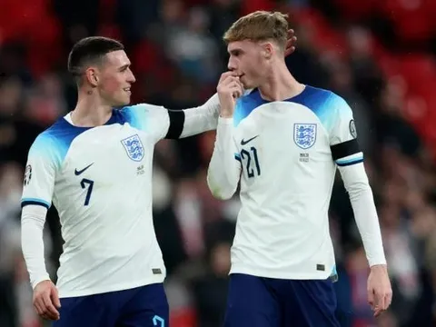 Phil Foden hết lời khen ngợi sao Chelsea