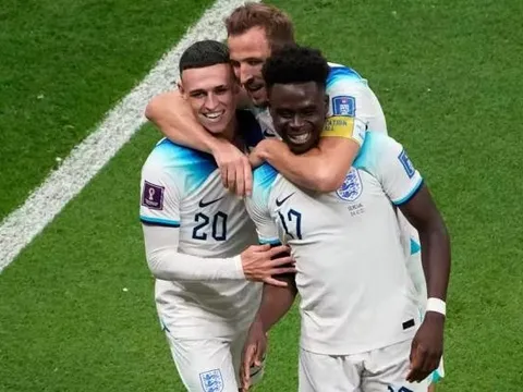 Phil Foden sớm nhìn ra tiền vệ số 1 thế giới