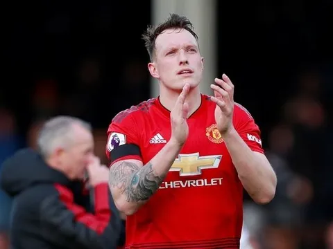 Phil Jones nói lời cay đắng khi từ chối trận tri ân của M.U
