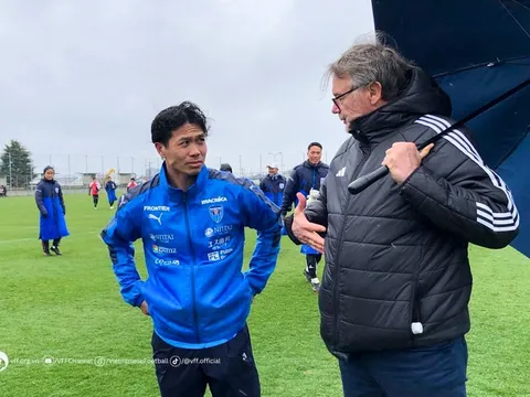 HLV Philippe Troussier đến xem giò, Công Phượng nói sự thật cay đắng