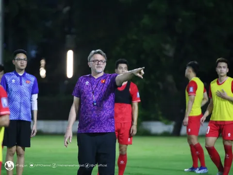 Chuyên gia: Thua Indonesia cũng đừng vội sa thải HLV Philippe Troussier