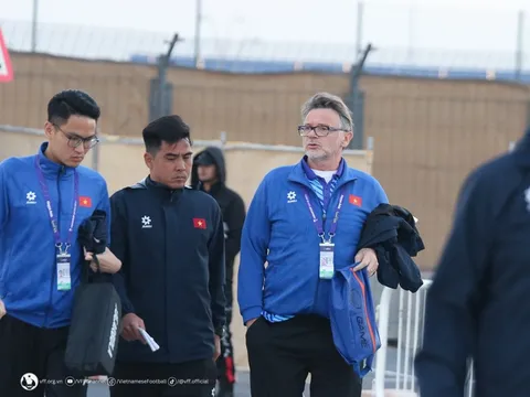 HLV Mauro Jeronimo: CĐV Việt Nam hãy cho ông Troussier thời gian