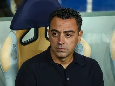 Phòng thay đồ Barca cản Xavi thực hiện 2 thương vụ