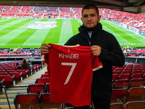 Bạn thân đến Old Trafford ngày Ronaldo dự bị