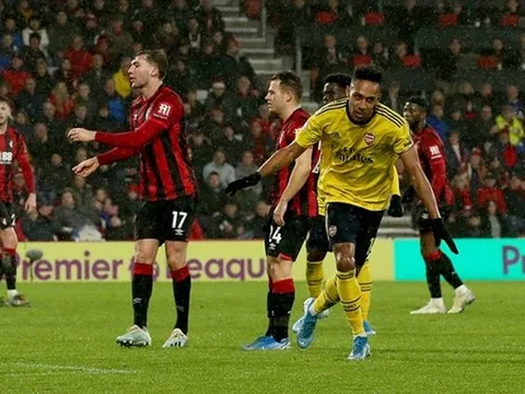 Arsenal ưu ái cho Ozil khiến 1 người thấy 'không hạnh phúc'