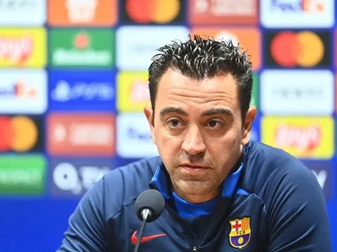 Pique giải nghệ, Xavi xác nhận Barca nổ tân binh