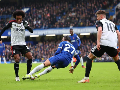 Pochettino: “Đó nên là một tấm thẻ đỏ”