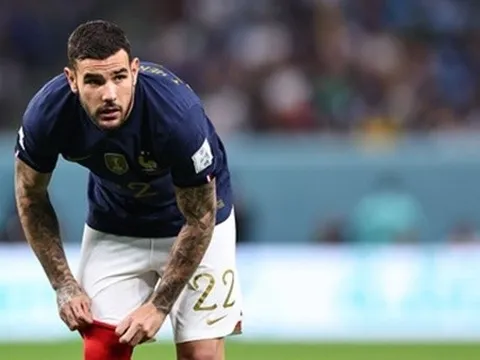 Hậu vệ tuyển Pháp có thống kê chỉ thua Zidane khi ra mắt