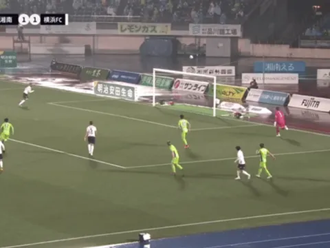 Đồng đội Công Phượng phản lưới ngớ ngẩn trong trận hòa của Yokohama