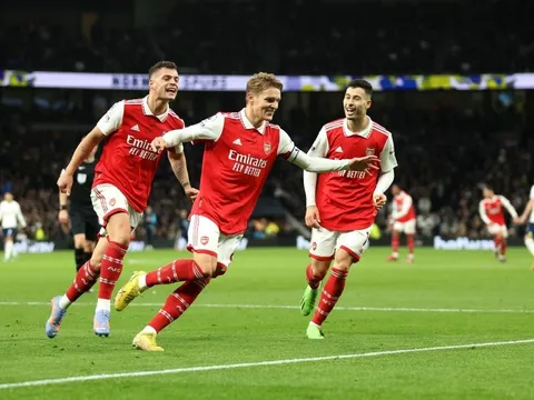 Thị uy sức mạnh trước Tottenham, Arsenal bỏ xa Man City 8 điểm