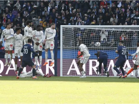 PSG cãi nhau to nếu Messi không lập siêu phẩm phút bù giờ