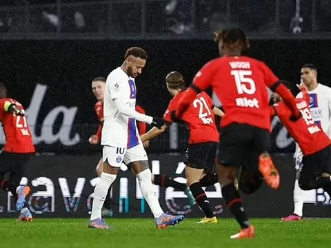 PSG thua sốc trong ngày Mbappe, Messi và Neymar đồng loạt tái xuất