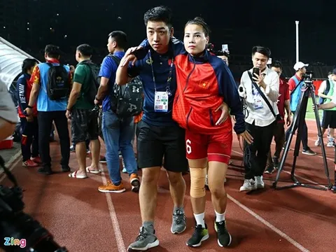 Trung vệ Việt Nam đi cấp cứu về nhận HCV SEA Games 32