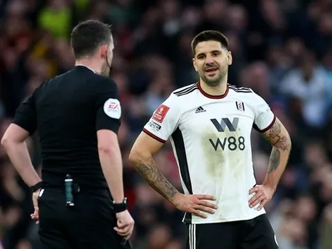 Dàn sao bị cấm thi đấu lâu nhất lịch sử Premier League