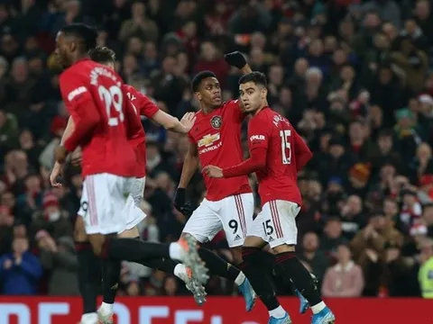 'Quả bóng được nhả ra hoàn hảo cho Martial...'