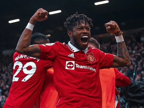 "Quái vật tuyến giữa" Man Utd khiến Ten Hag khó xử