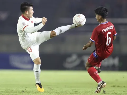 HAGL chốt xong 3 ngoại binh; Quang Hải nên trở lại V-League