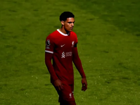 Phản ứng của sao trẻ khi được so sánh với Van Dijk