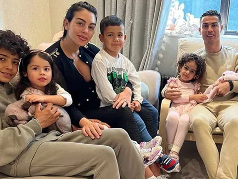 Ronaldo lần đầu tiết lộ tên con trai đã qua đời