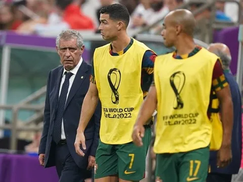 Ronaldo câm nín khi HLV Santos dùng chiêu độc loại thẳng tay