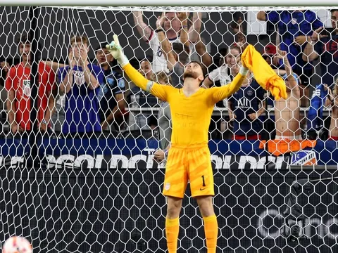 Thủ môn Arsenal cản 2 quả penalty, giúp đội nhà vào bán kết