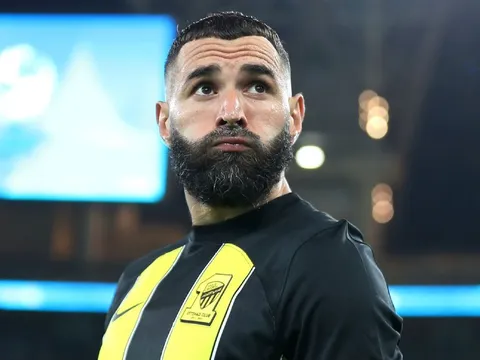 Benzema phản lưới nhà; Al Hilal thị uy sức mạnh