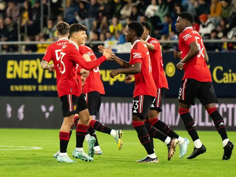 Ten Hag bất ngờ tìm ra phương án dự phòng cho Dalot