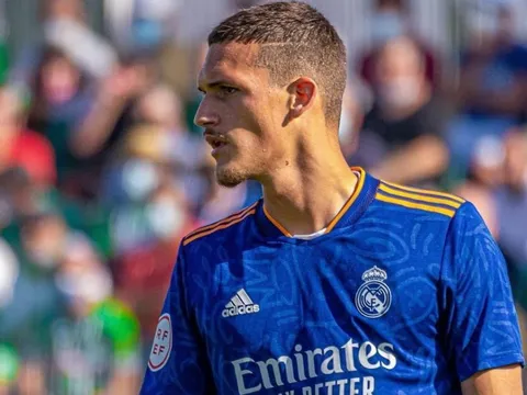 Bayern đáp trả Real đanh thép vụ Davies