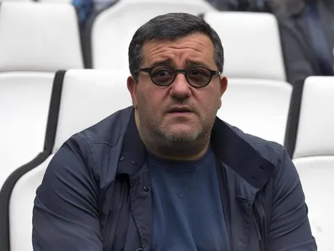 Raiola lại tính gây chuyện với Man Utd