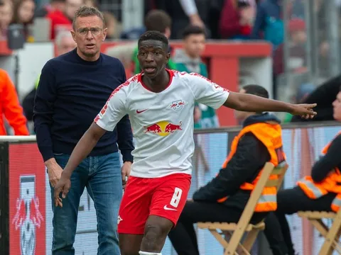 Bản hợp đồng đầu tiên Rangnick mang về Man Utd?