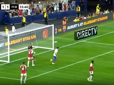 Ramsdale nổi đóa, quát thẳng mặt Odegaard