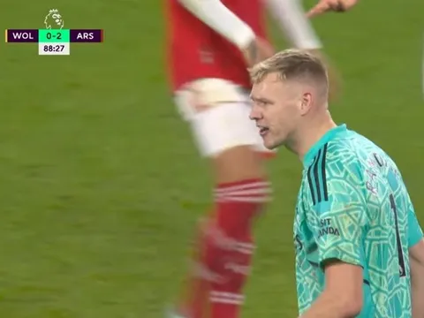 Vì sao Ramsdale quát tháo Zinchenko?