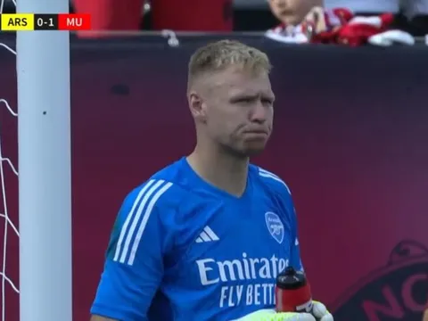 Ramsdale giúp Fernandes có khởi đầu hoàn hảo với chiếc băng thủ quân