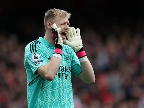 Ramsdale níu lấy giấc mơ vô địch cho Arsenal