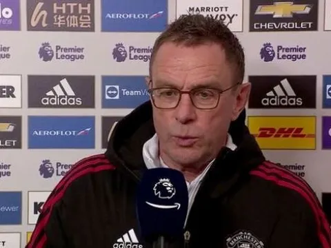 Rangnick giải thích lý do thực hiện 6 thay đổi, loại Varane