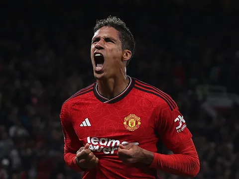 M.U dứt tình với Varane