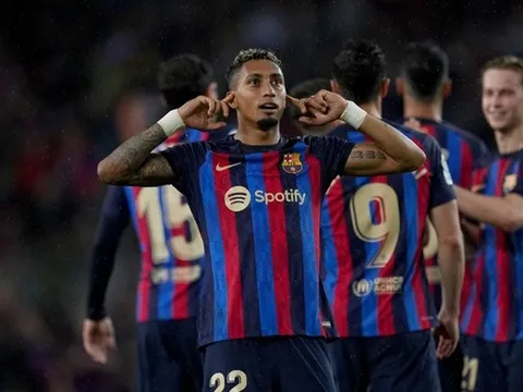 Xavi dập tắt hy vọng của Arsenal, Chelsea