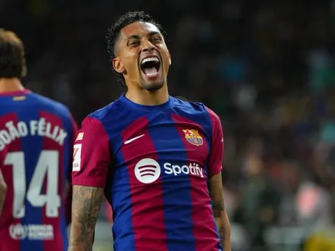 Raphinha chơi ấn tượng, Barca ra quyết định đau lòng