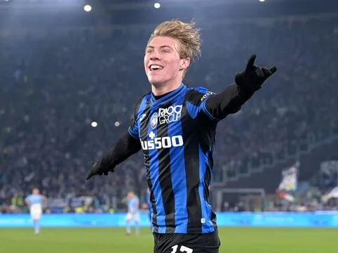 Hojlund đến Manchester kiểm tra y tế