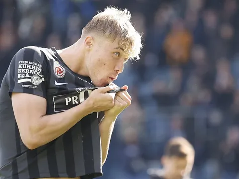 M.U đón cú hích vụ Rasmus Hojlund