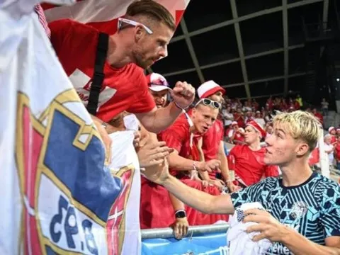 Rasmus Hojlund và Kolo Muani: Man United nên chiêu mộ ai?